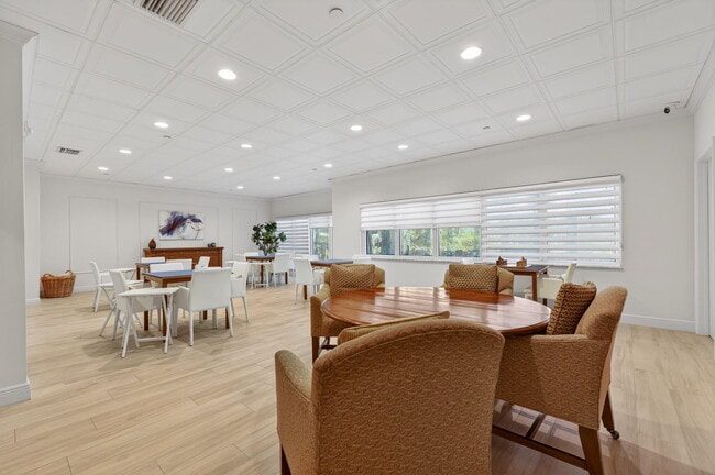 Building Photo - 4301 N Ocean Blvd