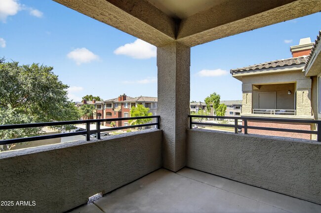 Building Photo - 5401 E Van Buren St