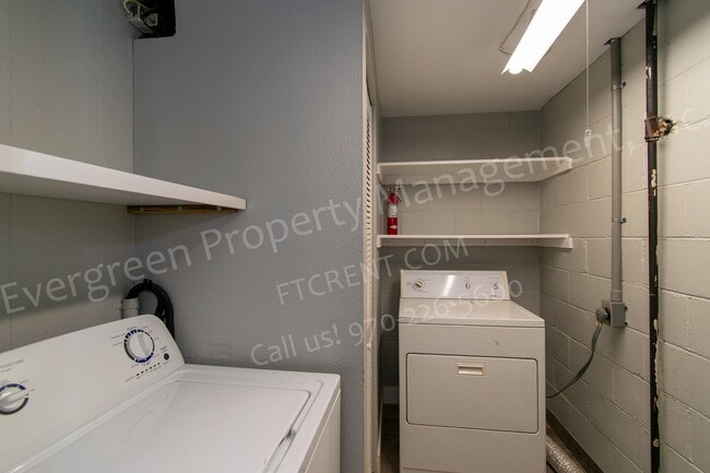 Building Photo - Updated Garden Level Apartment in Central ...