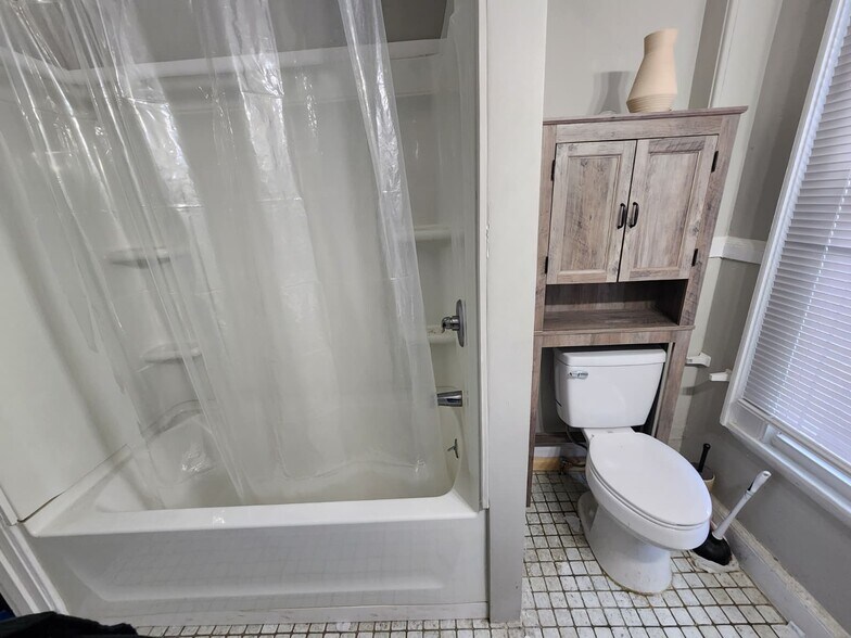 Building Photo - 515 Quinnipiac Ave