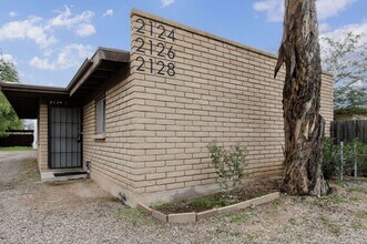 Building Photo - Centrally located 1 bedroom, 1 bath with bonus Den in a duplex, SW side of Swan & Grant.