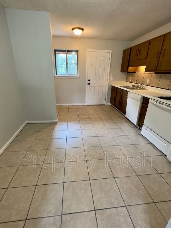 Building Photo - 1682 Hamlet Dr