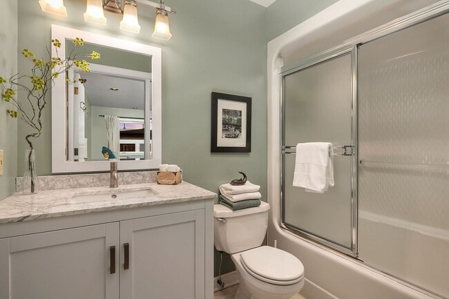 Building Photo - 3bd/2ba Seattle Home