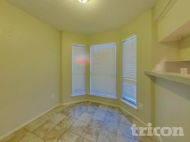 Building Photo - 2817 Laurel Hill Dr