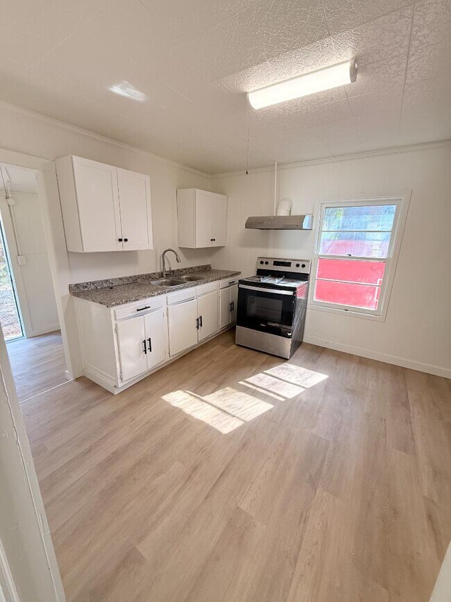 Building Photo - 307 Green St