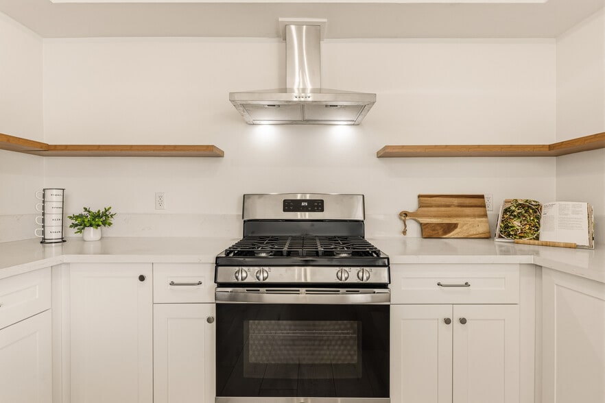 Building Photo - 100 N El Molino St