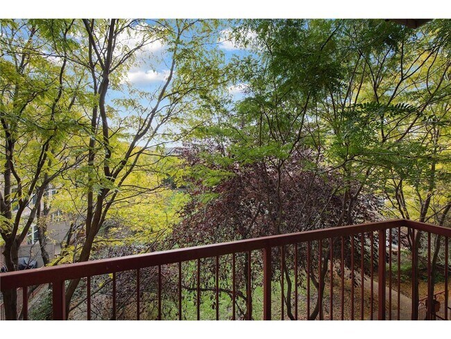 Building Photo - 645 N 1st St