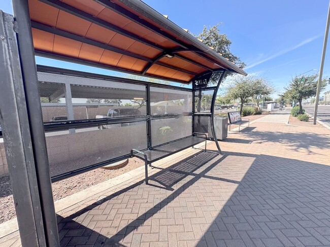 Building Photo - 1023