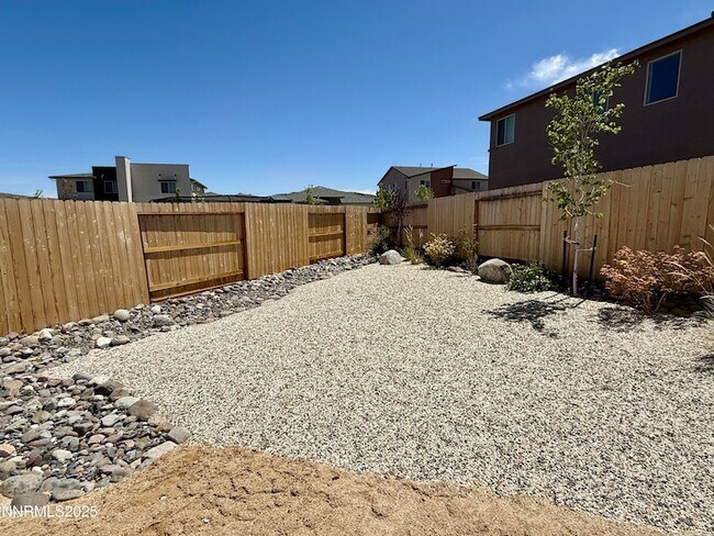 Building Photo - 556 Vaquero Ct