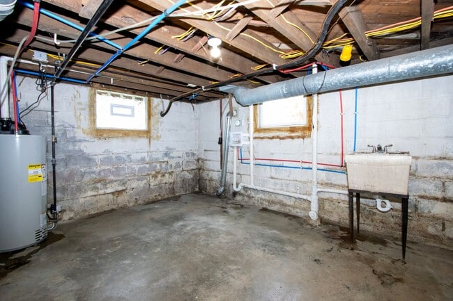 Building Photo - Three bedroom duplex