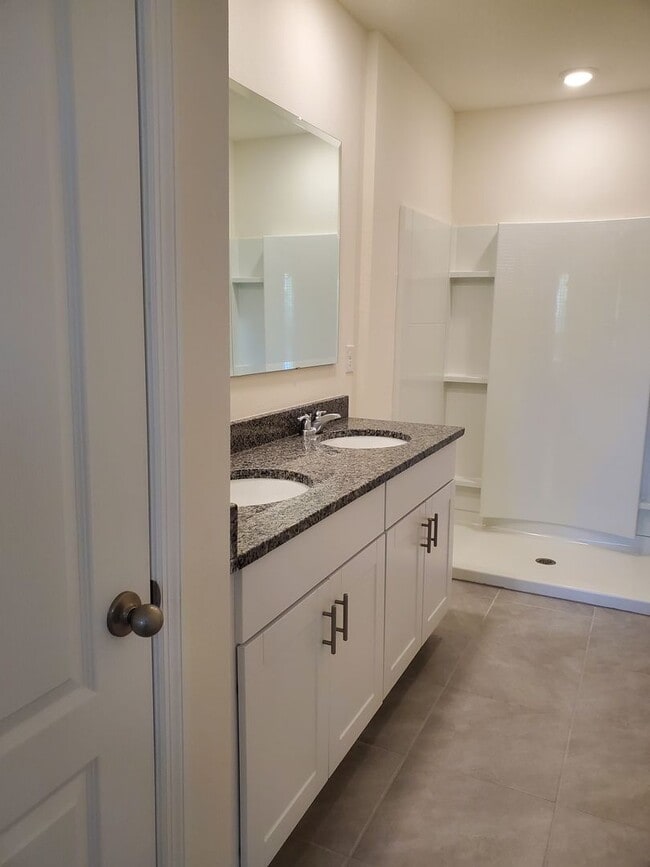 Building Photo - Large Port Orange 3/2.5 townhome!