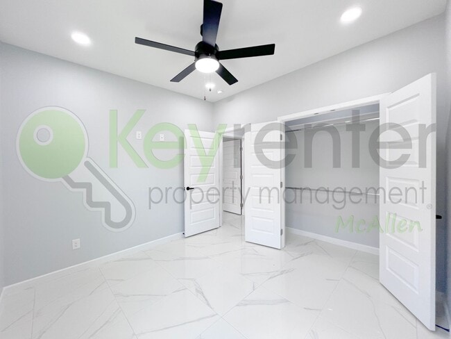 Building Photo - SUPER LOW PRICED - Brand New 3bed/2bath Ap...