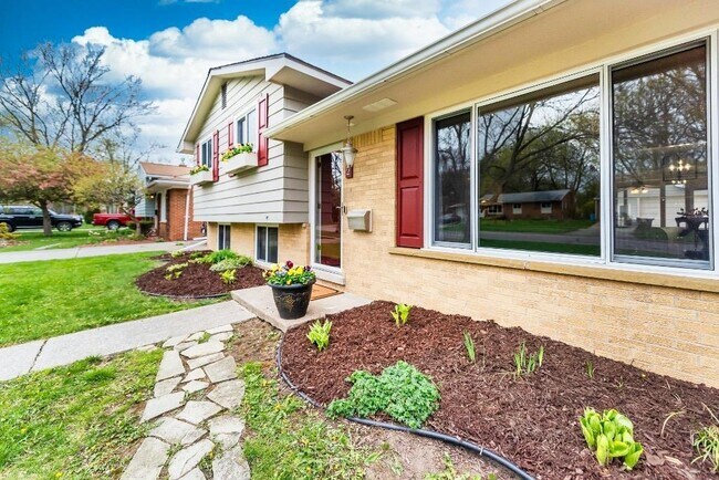 Building Photo - 812 N Mansfield St