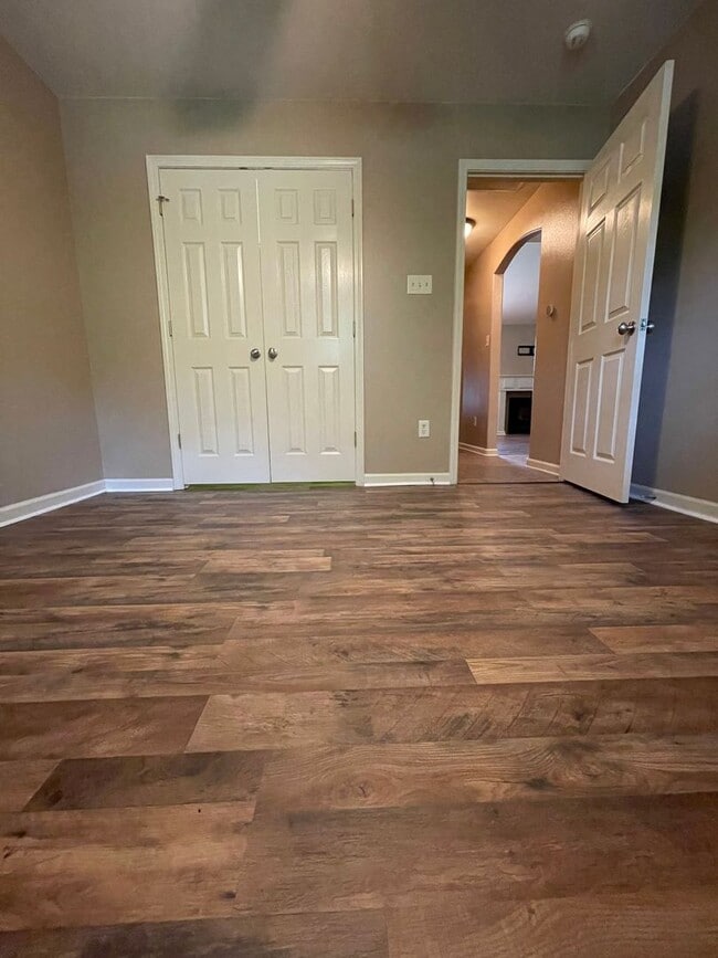 Building Photo - Convenient Sherwood Location