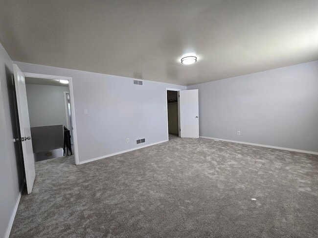 Building Photo - 501 W Farragut St