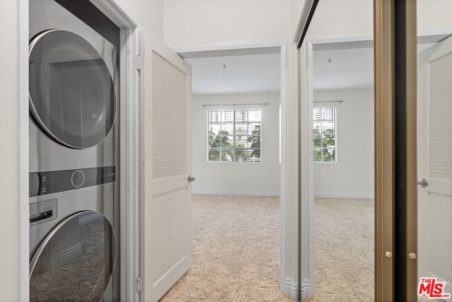 Building Photo - 1225 Armacost Ave