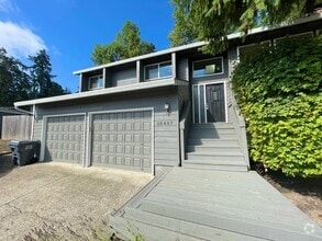 Building Photo - SPACIOUS 4 Bed/3 Full Bath Home in West Linn
