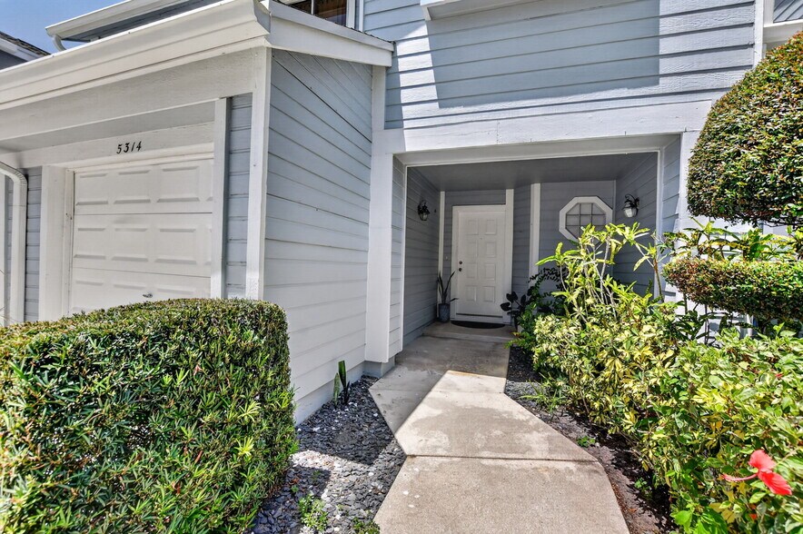 Building Photo - 5314 Sapphire Vly