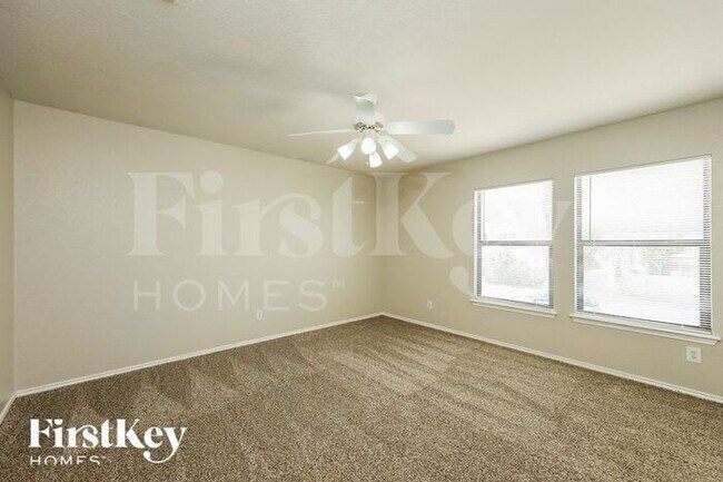 Building Photo - 5060 Viking Coral