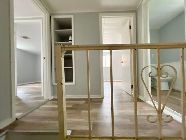 Building Photo - Renovated 3 bed 2 bath in Ambridge Heights!