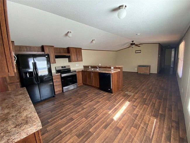 Building Photo - 101 Maple Ln