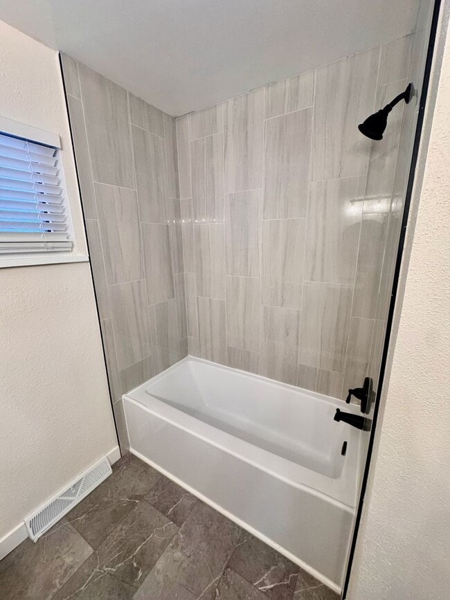 Building Photo - 417 S Owens St