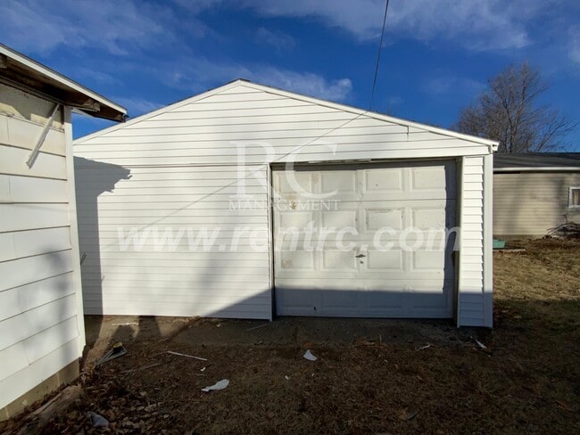 Building Photo - 638 McNeil-E