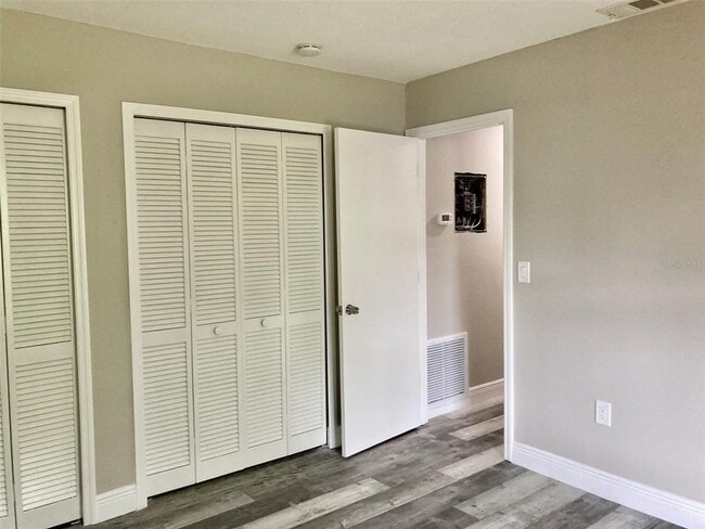 Building Photo - 5008 Manatee Ave W