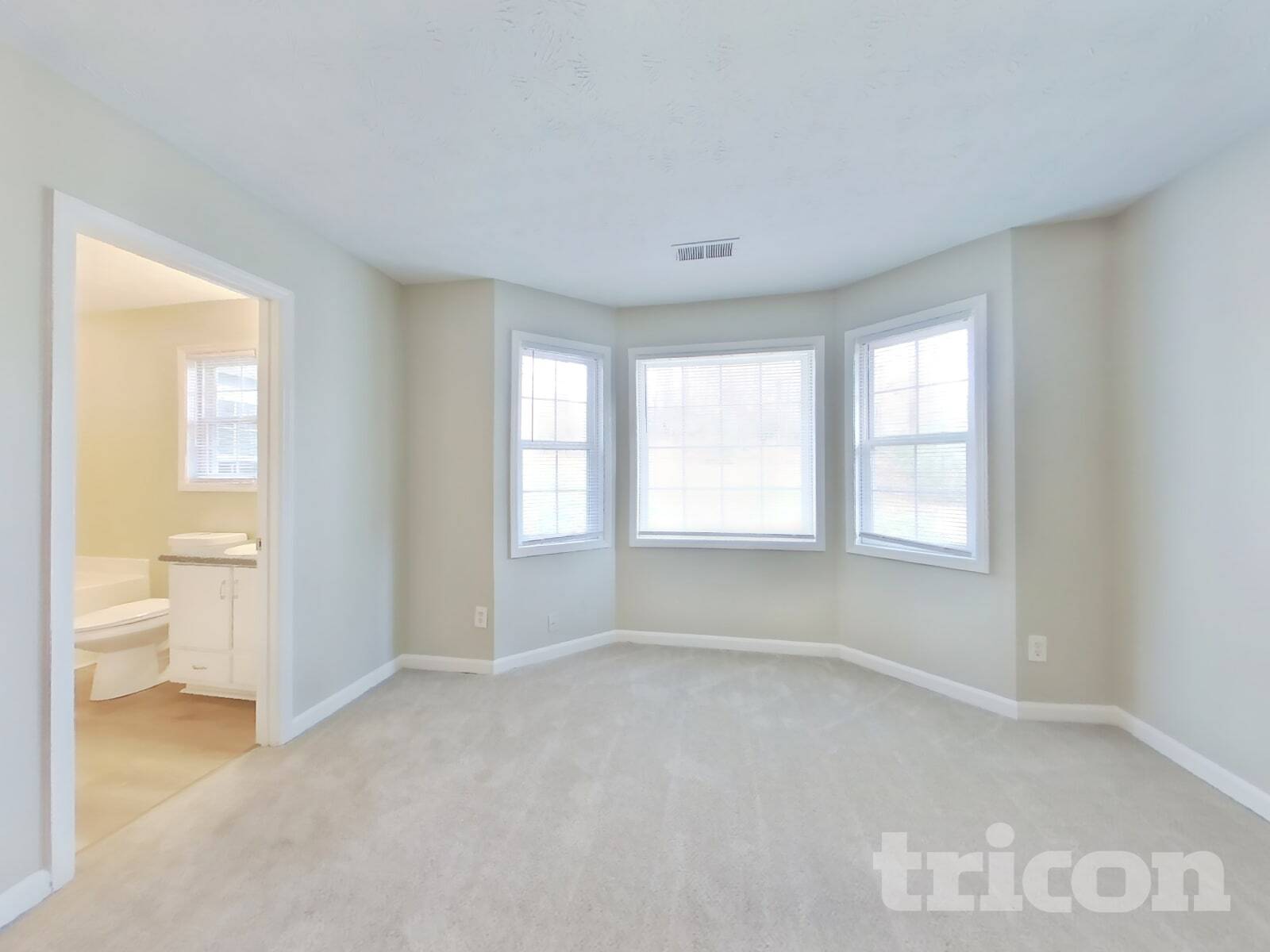 Building Photo - 211 Robin Ln