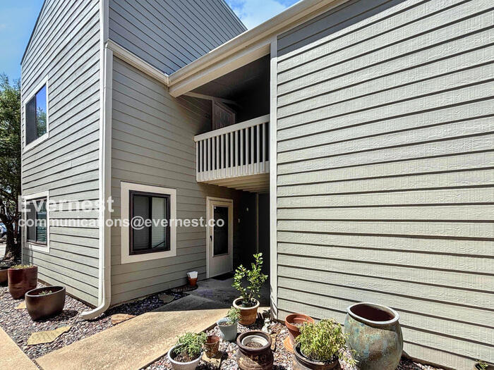 Building Photo - 5801 Thunderbird St