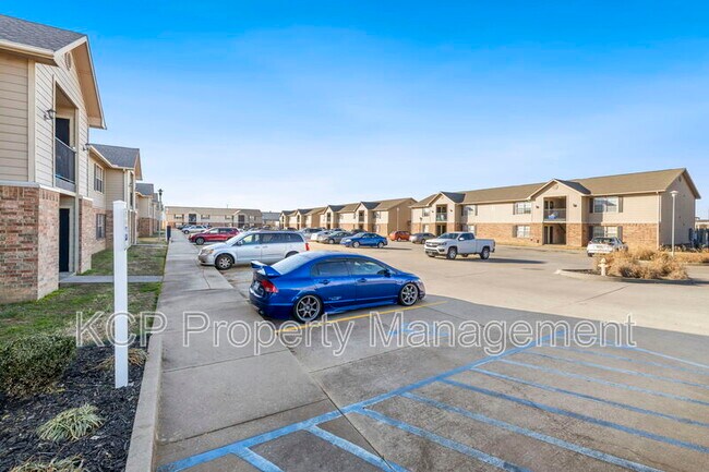 Building Photo - 6400 Massard Rd