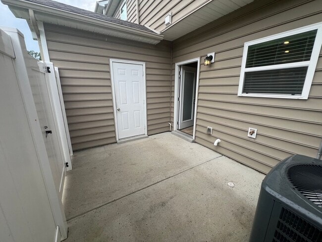 Building Photo - Immediate Occupancy!  2bed 2.5 bath Antioc...
