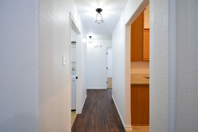 Building Photo - 34 S Rambling Ridge Pl