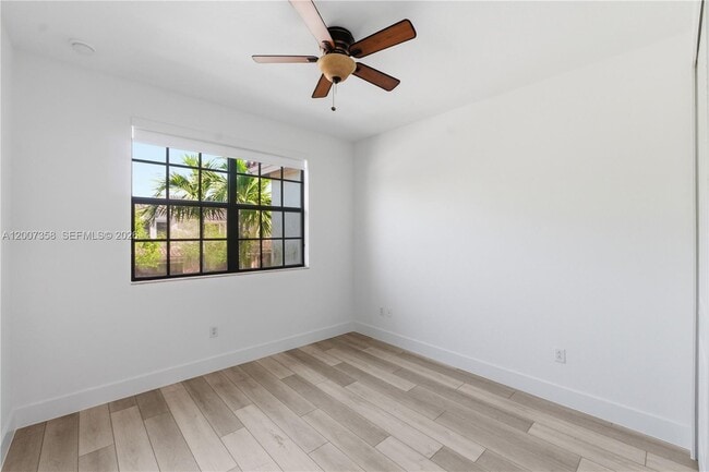 Building Photo - 13012 Riverwalk Cir N