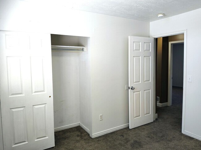 Building Photo - Great 4 Bd 3 Bath Home in Draper