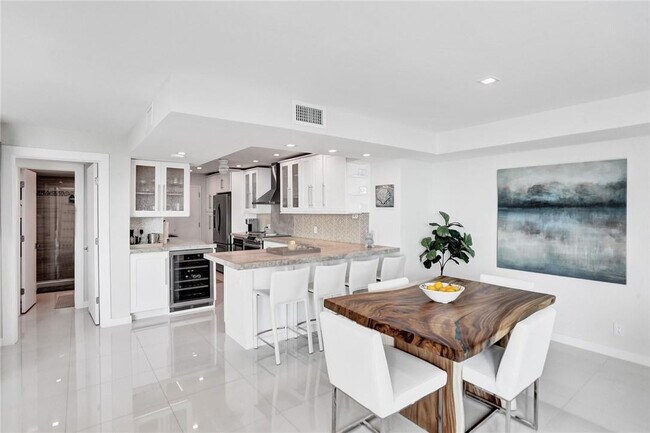 Building Photo - 5200 N Ocean Blvd