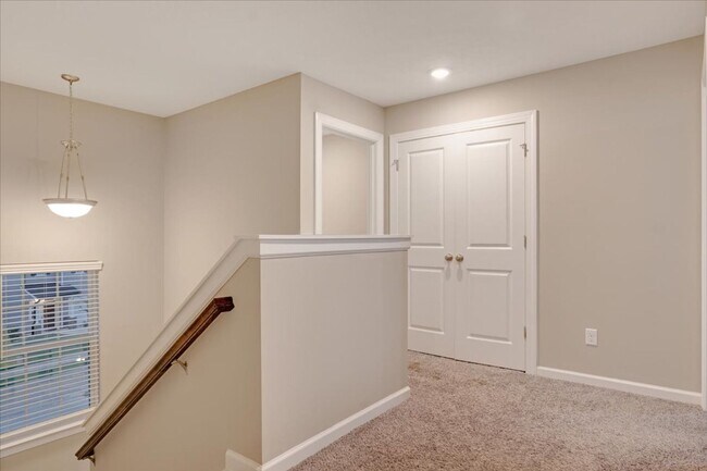 Building Photo - 5121 Heathbrook Dr