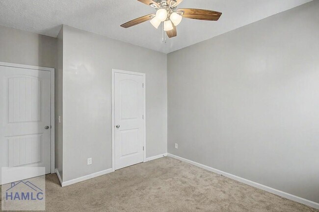 Building Photo - 976 Oak Crest Dr