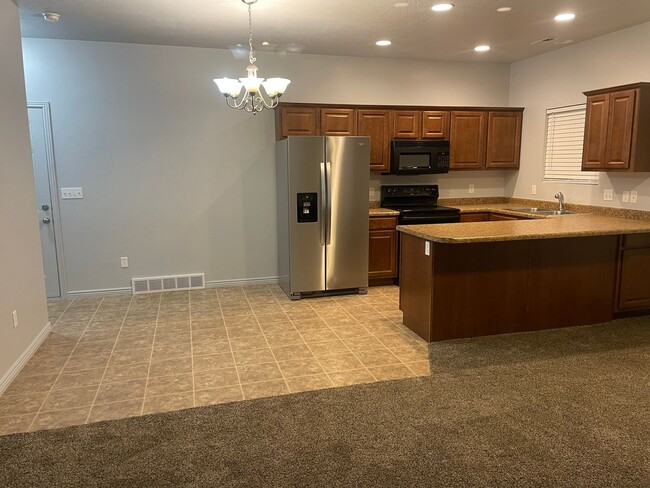 Building Photo - SMV-664 B