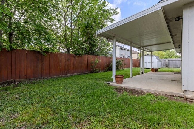 Building Photo - 106 Wisteria Dr