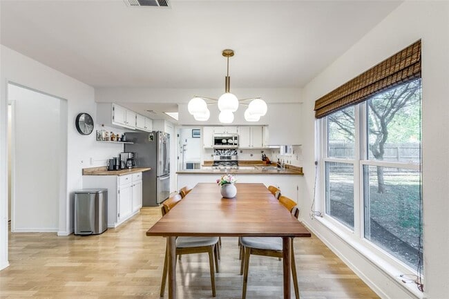 Building Photo - 4002 Biscay Dr