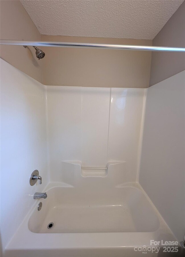 Building Photo - 144 W Walnut Ave