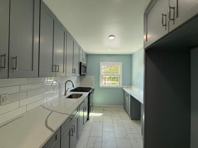 Building Photo - 42 Briarwood Rd