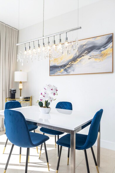 Building Photo - 111 SE 2nd St