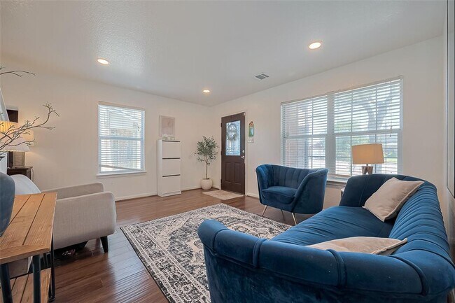 Building Photo - 15214 Mission Forest Dr