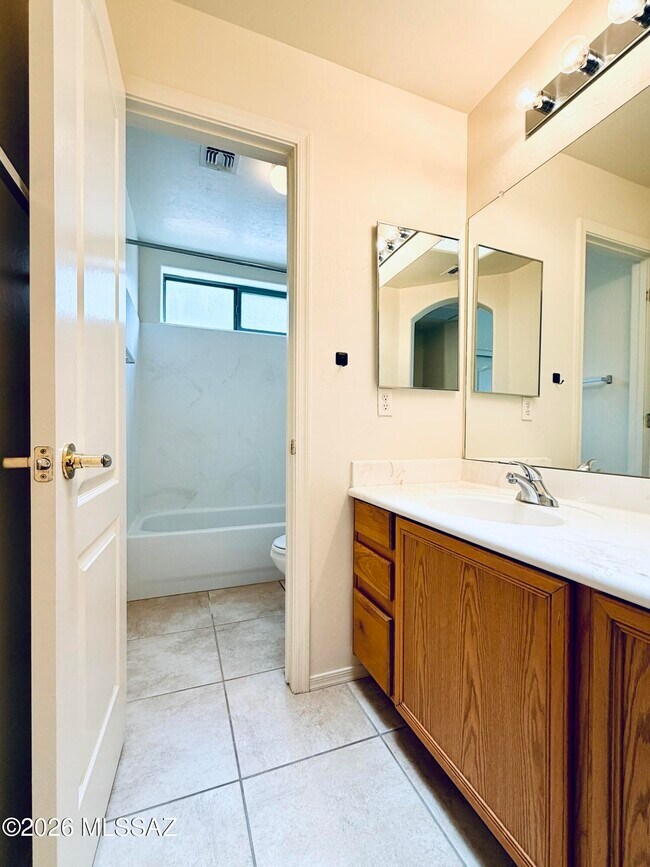 Building Photo - 5416 N Bramble Brook Ln
