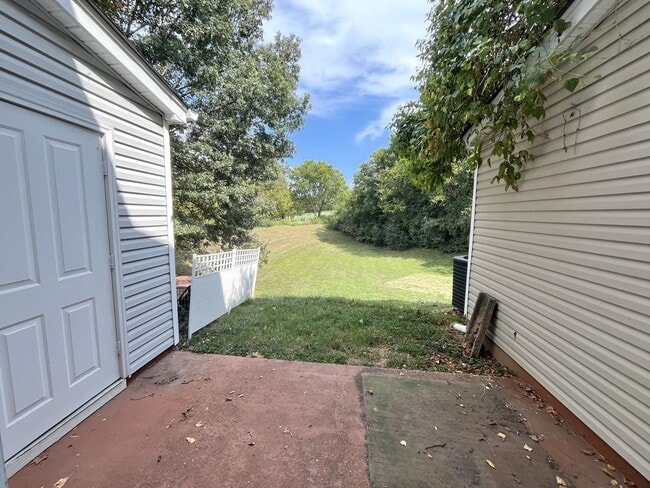 Building Photo - Townhouse in Nashboro Village!