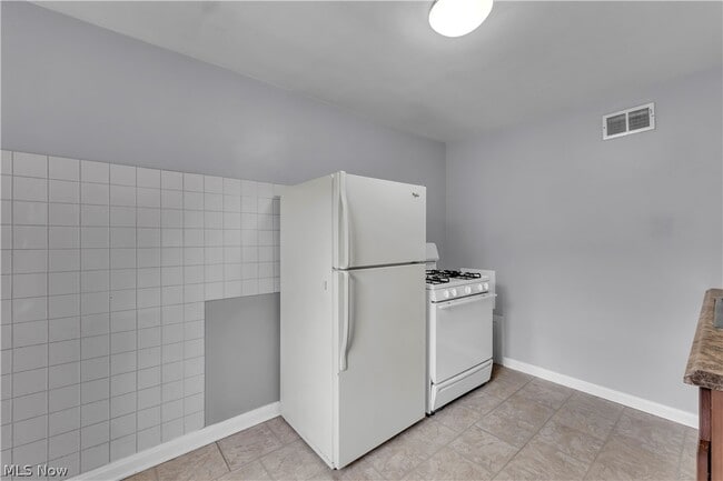 Building Photo - 21270 Crystal Ave