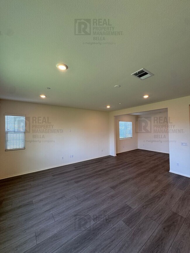 Building Photo - Cul-De-Sac Home in Heritage Lake Featuring Downstairs Bedroom & Bath + Loft