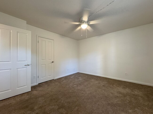 Building Photo - **MOVE IN SPECIAL***2ND FLOOR ONE BEDROOM ...